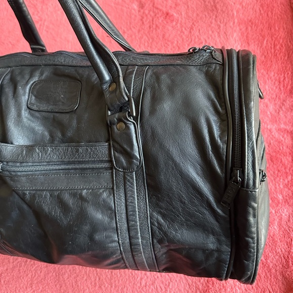 Handmade Leather Duffle Bag - Picture 4 of 9